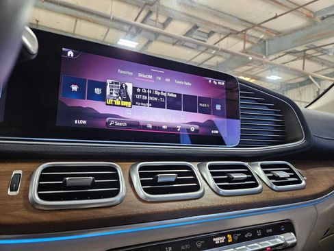 Used 2024 Mercedes-Benz GLS 450 4MATIC image 17