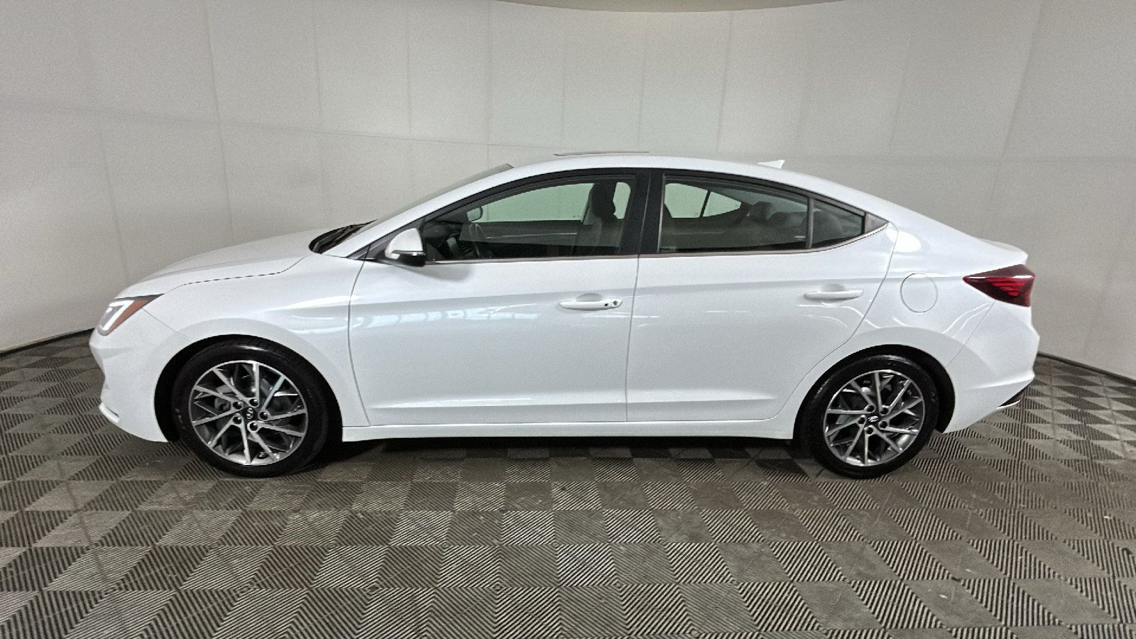 Used 2020 Hyundai Elantra Limited w/ Ultimate Package 03 FWD image 7