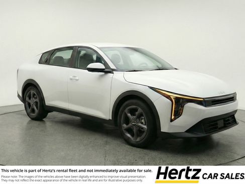 Used 2025 Kia K4 LXS FWD image 1