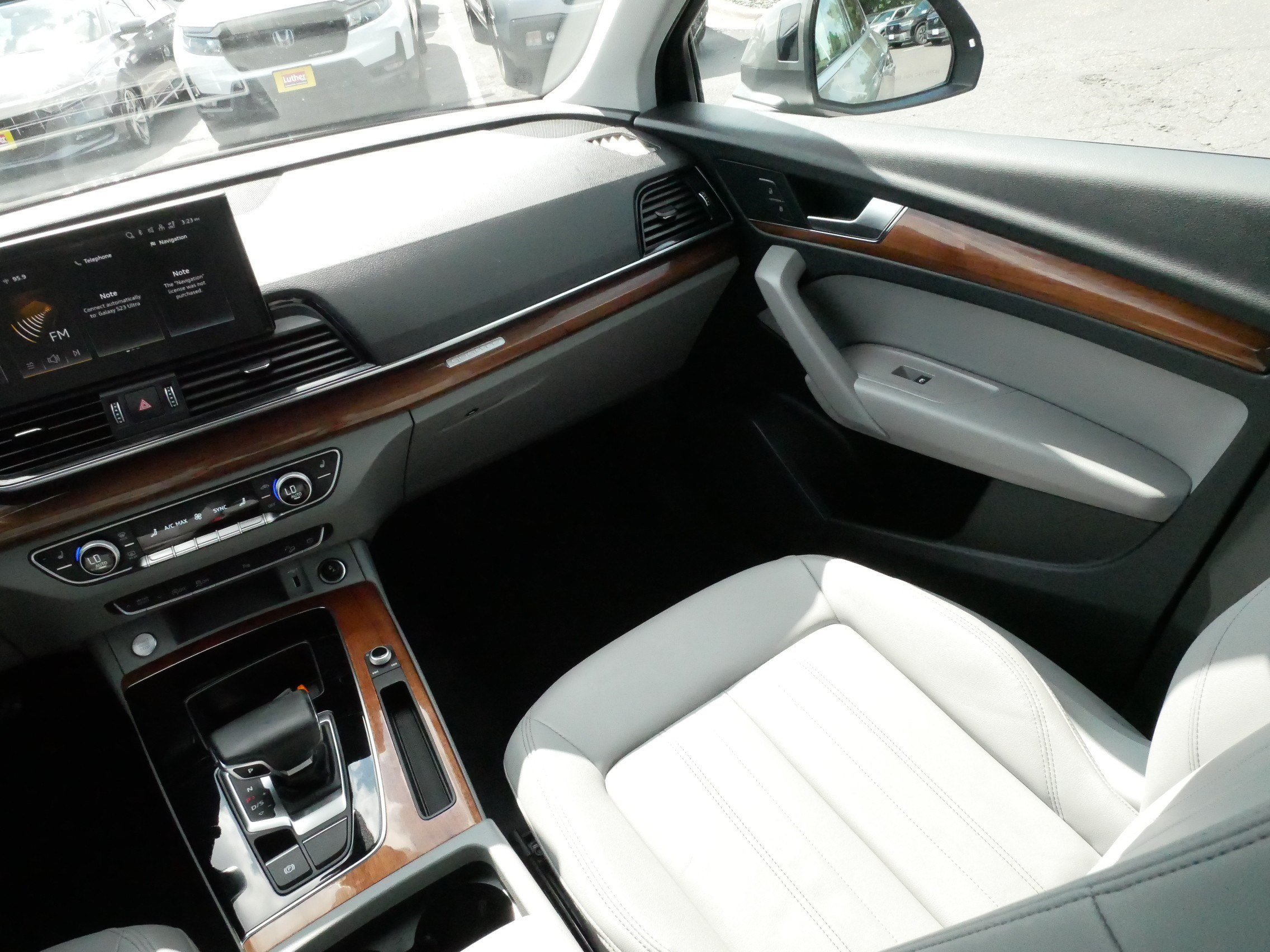 Used 2023 Audi Q5 2.0T Premium w/ Convenience Package AWD/4WD image 11