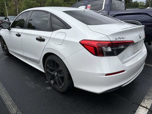 Used 2023 Honda Civic Sport image 2