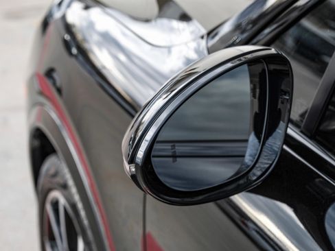 Used 2019 Porsche Cayenne Turbo image 48