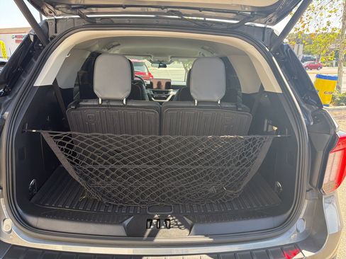 Used 2025 Ford Explorer Active w/ Active Comfort Package image 18