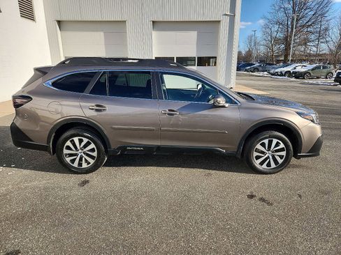 Used 2022 Subaru Outback Premium image 7