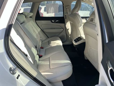 Certified 2023 Volvo XC60 B5 Ultimate image 24