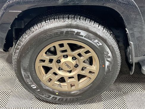 Certified 2024 Toyota 4Runner TRD Off-Road Premium image 28