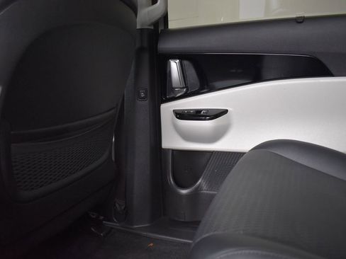 Certified 2024 Kia Carnival SX Prestige image 25