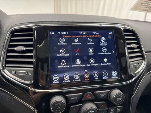 Used 2022 Jeep Grand Cherokee Limited image 18