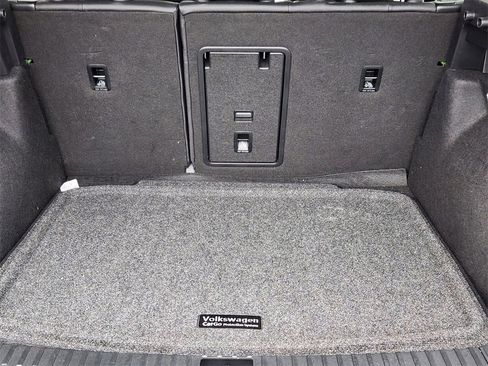 Used 2025 Volkswagen Taos SEL image 23