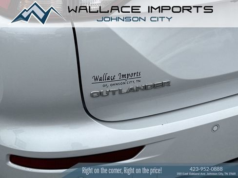 Used 2023 Mitsubishi Outlander SE Black Edition image 12