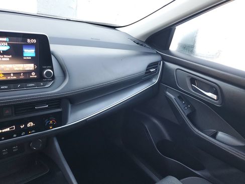 Used 2025 Nissan Rogue SV FWD image 23