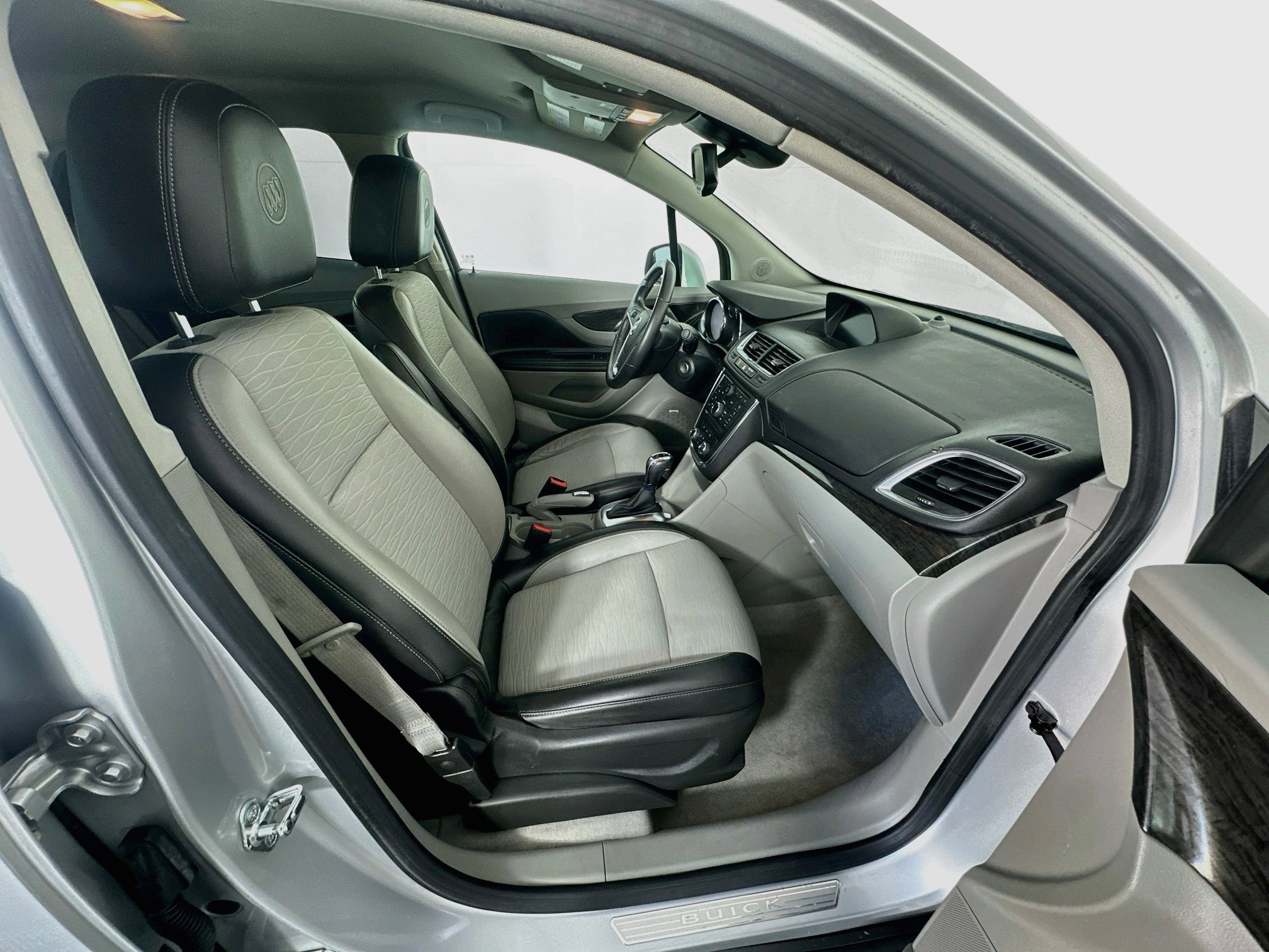 Used 2015 Buick Encore Convenience FWD image 30