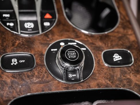 Used 2023 Bentley Bentayga Azure image 47