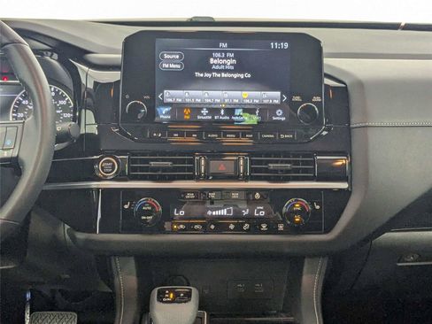 Used 2023 Nissan Pathfinder SL w/ Lighting Package (N92) FWD image 38