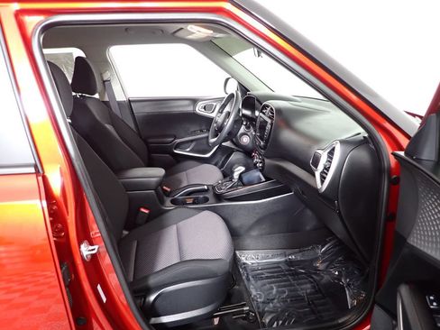 Used 2025 Kia Soul LX FWD image 33