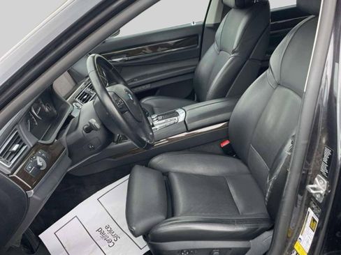 Used 2011 BMW 750i xDrive image 2