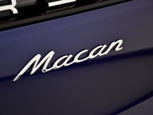 Certified 2026 Porsche Macan AWD/4WD image 11