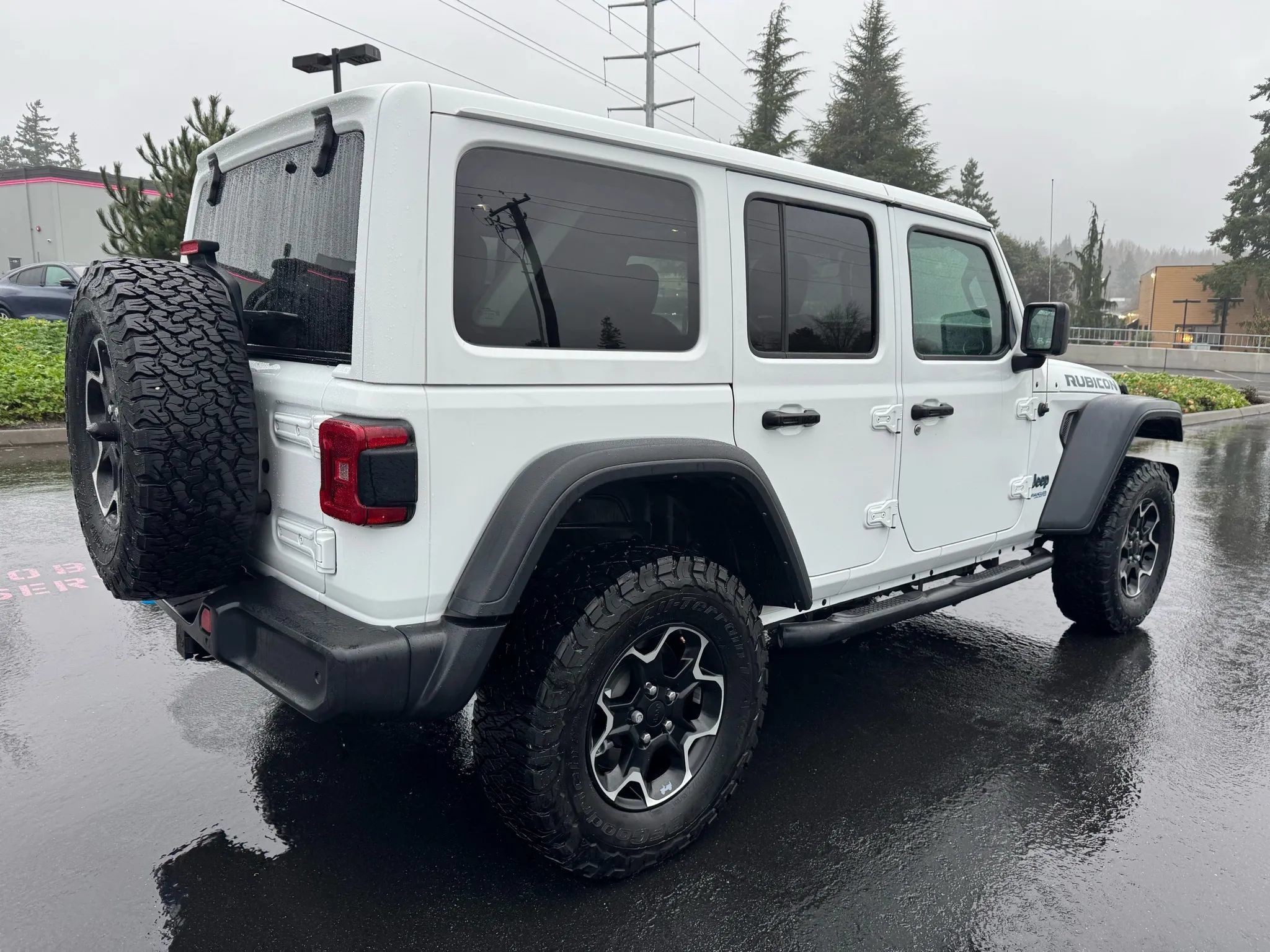 Used 2021 Jeep Wrangler Unlimited Rubicon 4xe w/ Cold Weather Group AWD/4WD image 11