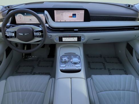 Used 2025 Genesis G90 3.5T AWD/4WD image 13