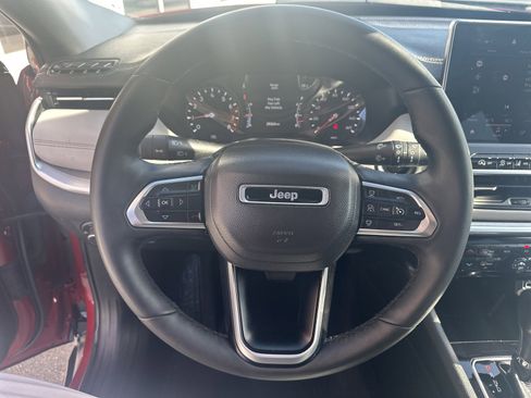 Used 2025 Jeep Compass Limited AWD/4WD image 12