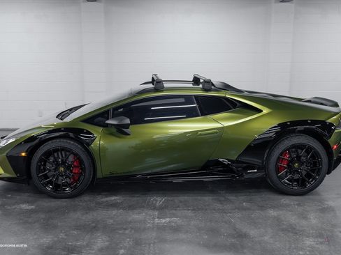 Used 2024 Lamborghini Huracan Sterrato image 8