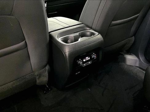 Used 2024 Chevrolet Traverse LT FWD image 25
