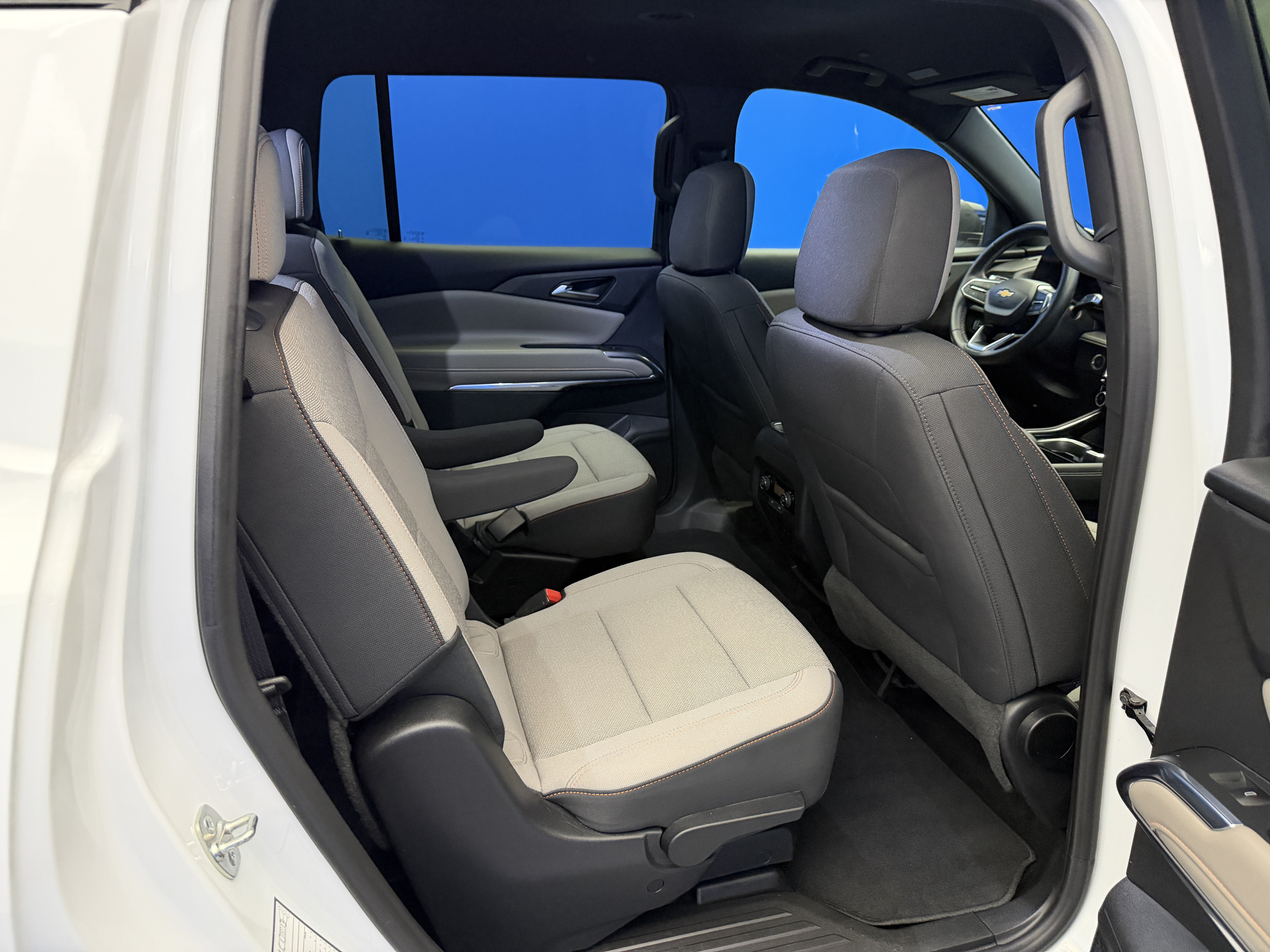 Used 2026 Chevrolet Traverse LT w/ Driver Confidence Package FWD image 28