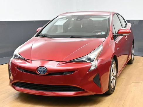 Used 2018 Toyota Prius Two w/ Prius Two Safety Plus Package FWD image 5