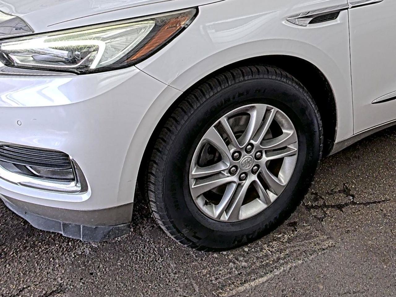Used 2018 Buick Enclave Premium w/ Trailering Package AWD/4WD image 17