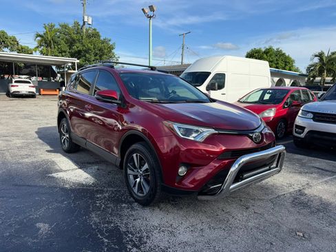 Used 2018 Toyota RAV4 XLE FWD image 5