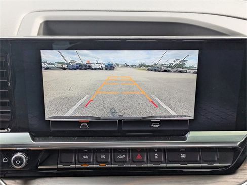 Used 2022 GMC Sierra 1500 SLT w/ SLT Convenience Package image 20