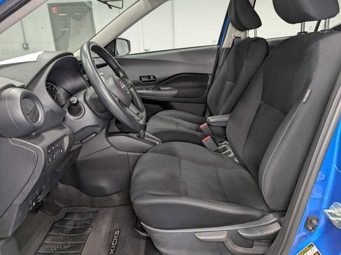 Used 2023 Nissan Kicks S image 4