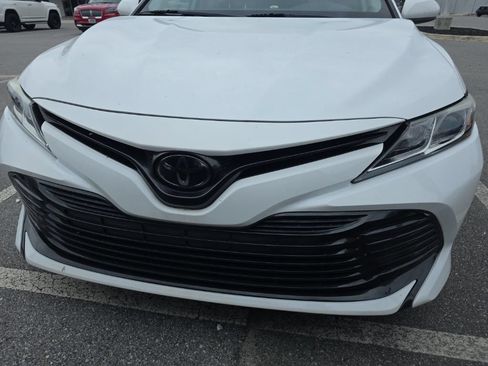 Used 2020 Toyota Camry LE FWD image 11