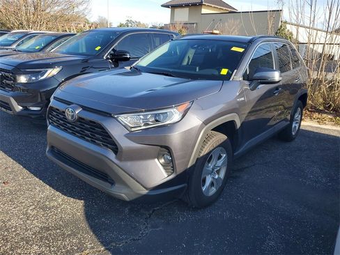Used 2021 Toyota RAV4 XLE image 2