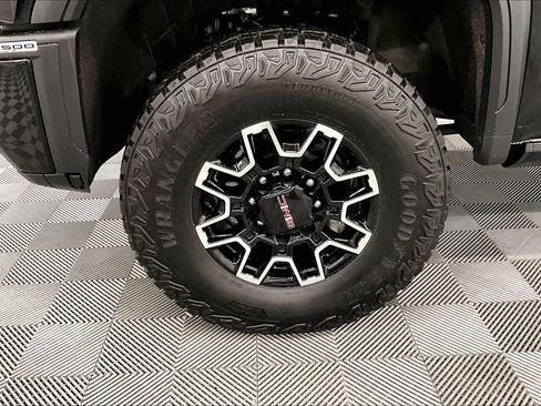 Used 2025 GMC Sierra 2500 AT4X AWD/4WD image 10