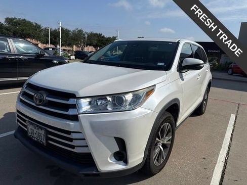 Used 2019 Toyota Highlander LE FWD image 1