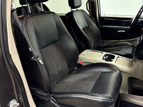 Used 2019 Dodge Grand Caravan SXT FWD image 28