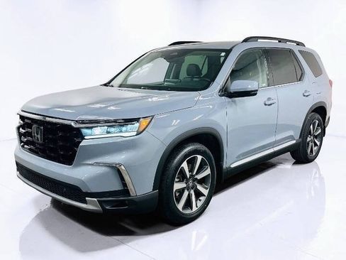 Used 2023 Honda Pilot Touring image 3