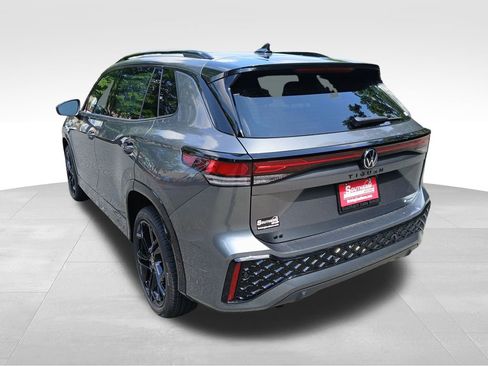 Used 2025 Volkswagen Tiguan SE R-Line image 3