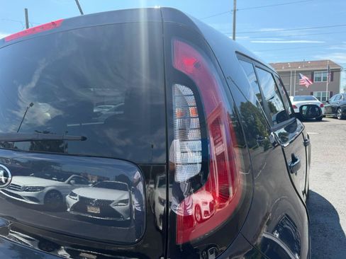 Used 2016 Kia Soul + w/ Audio Package FWD image 31