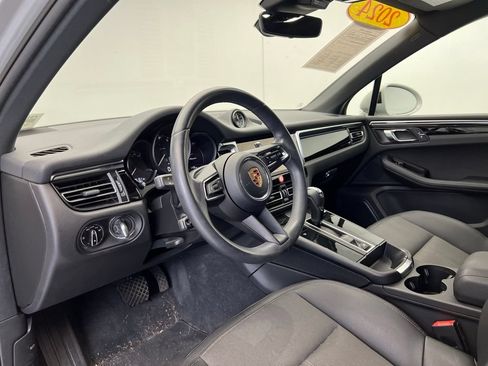 Used 2024 Porsche Macan AWD/4WD image 4