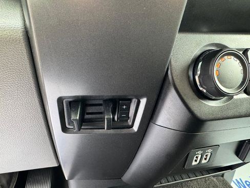 Used 2019 Ford F150 XLT w/ Equipment Group 302A Luxury image 39