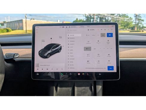 Used 2021 Tesla Model Y Long Range image 30
