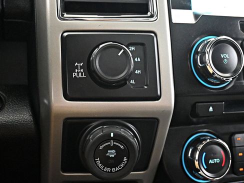 Used 2017 Ford F150 Lariat w/ Equipment Group 501A Mid image 10