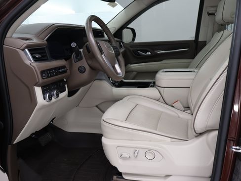 Used 2022 GMC Yukon XL Denali w/ Max Trailering Package AWD/4WD image 7