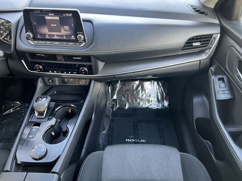 Used 2024 Nissan Rogue SV image 33