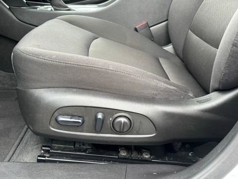 Used 2025 Chevrolet Malibu LT FWD image 12