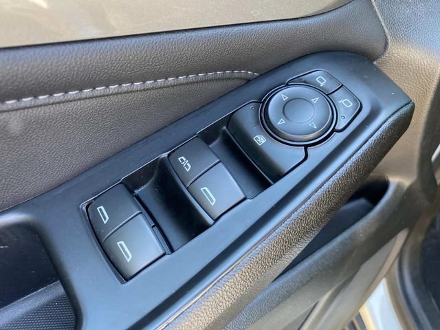 Used 2023 Chevrolet Traverse LT FWD image 13