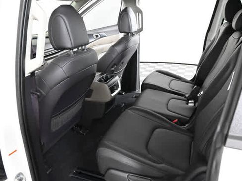 New 2026 Kia Carnival LXS image 14