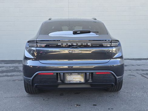 Certified 2024 Porsche Macan 4 Electric image 8